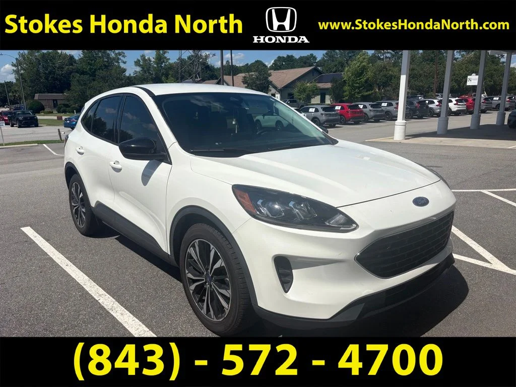 Used 2022 White Ford SE image 3