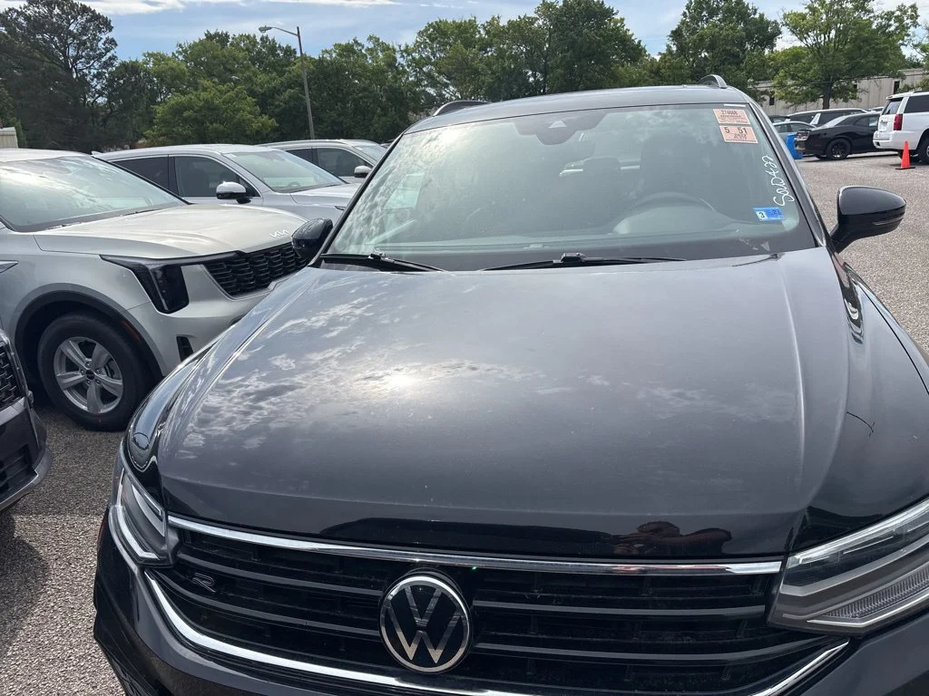 Used 2022 Black Volkswagen 2.0T SE R-Line Black image 18