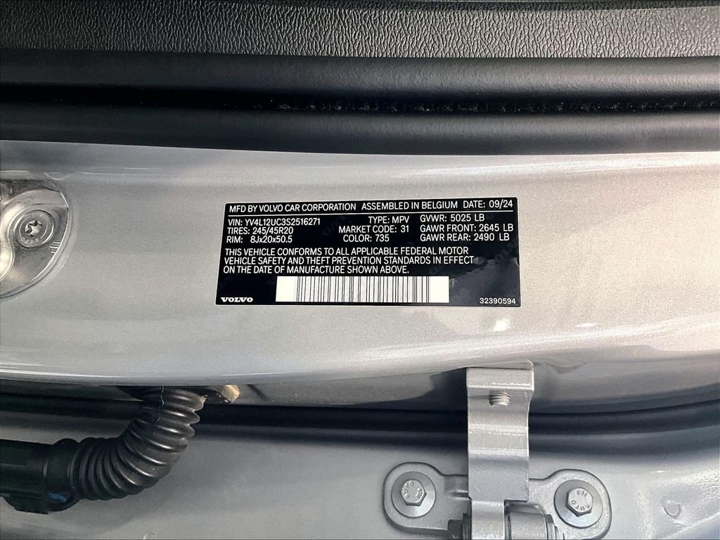 Used 2025 Silver Volvo B5 Plus Dark Theme image 28