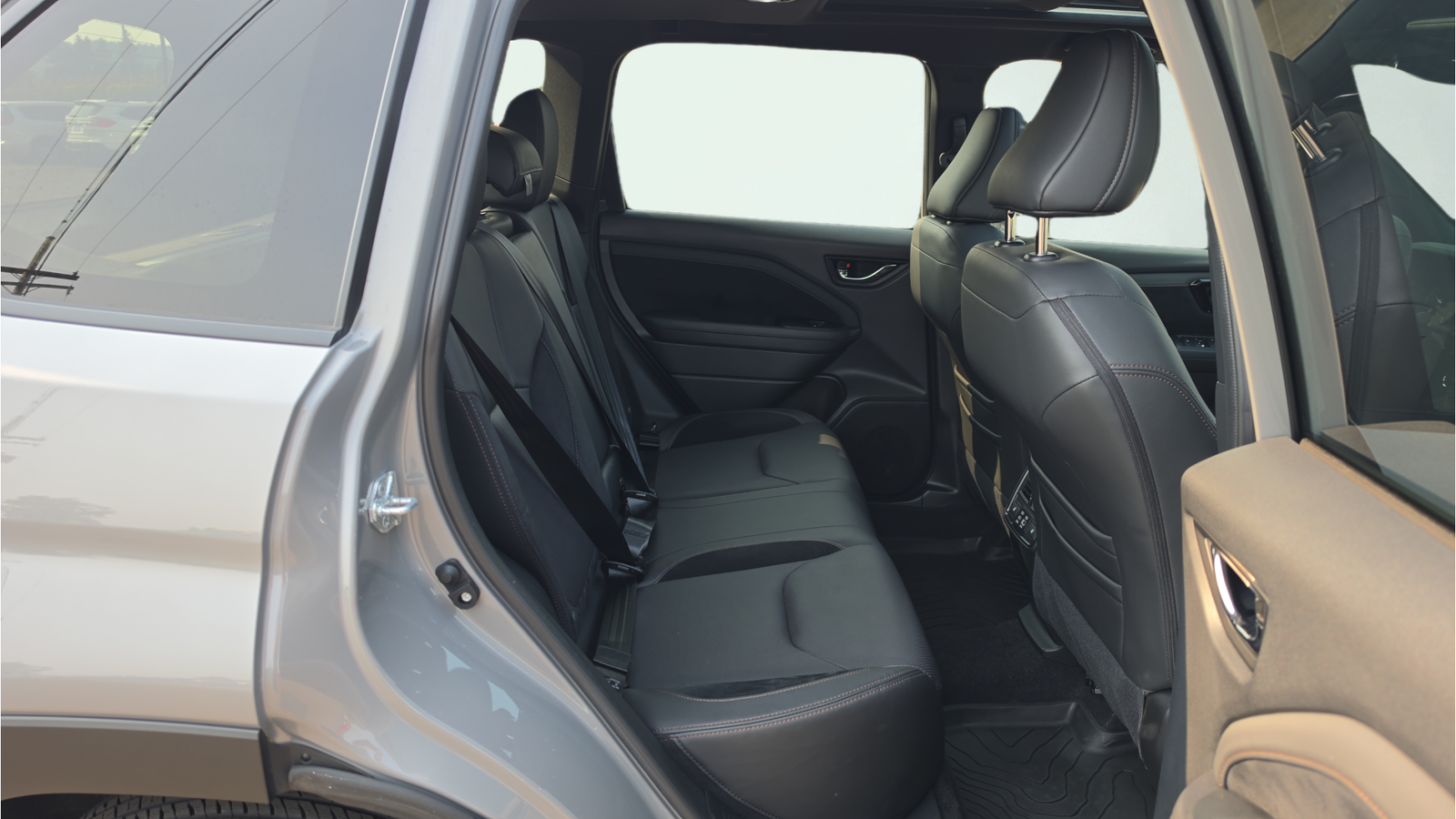 Used 2025 Pearl Subaru Touring image 23