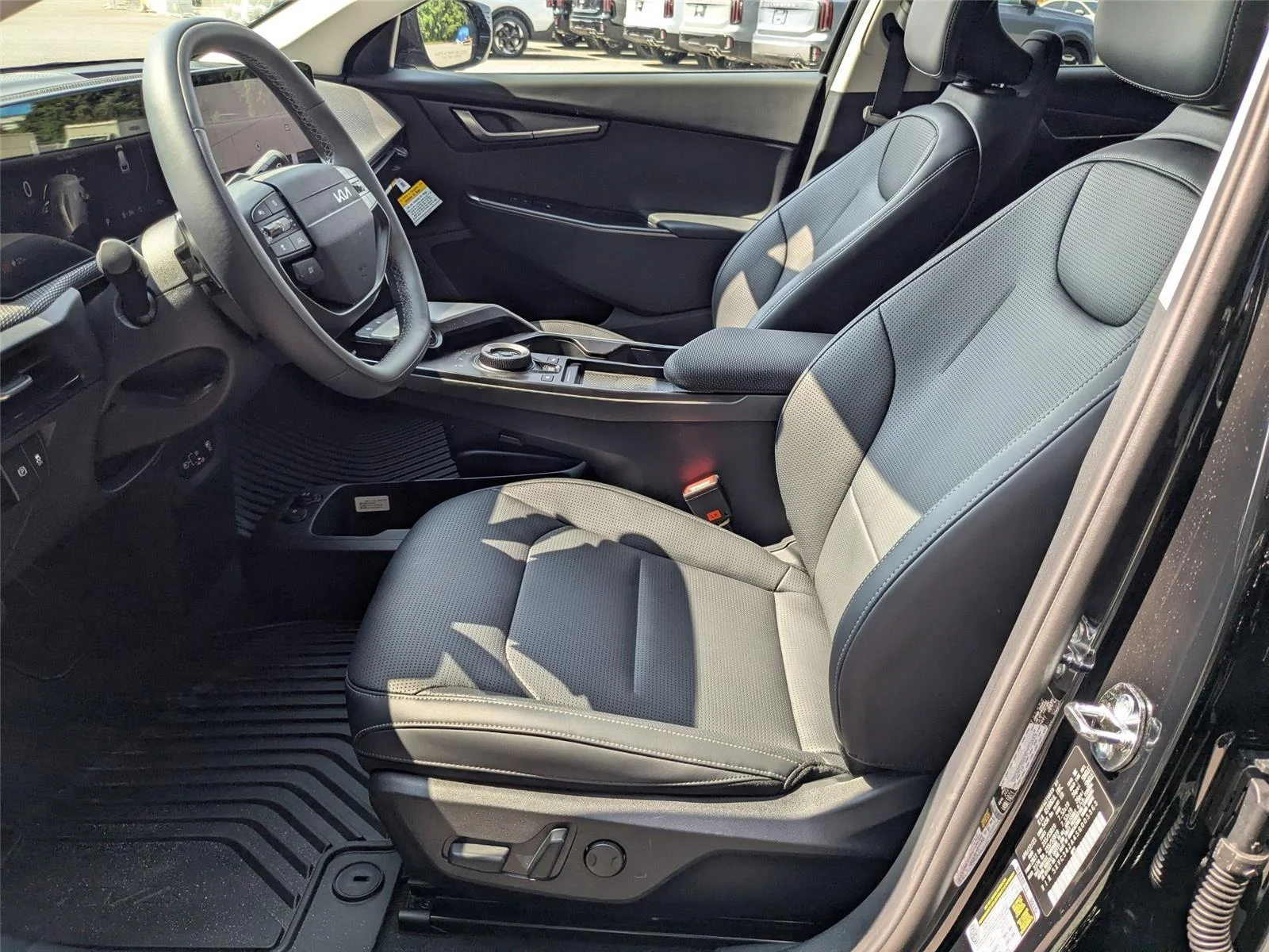 2025 Kia EV6 Wind - Photo 14