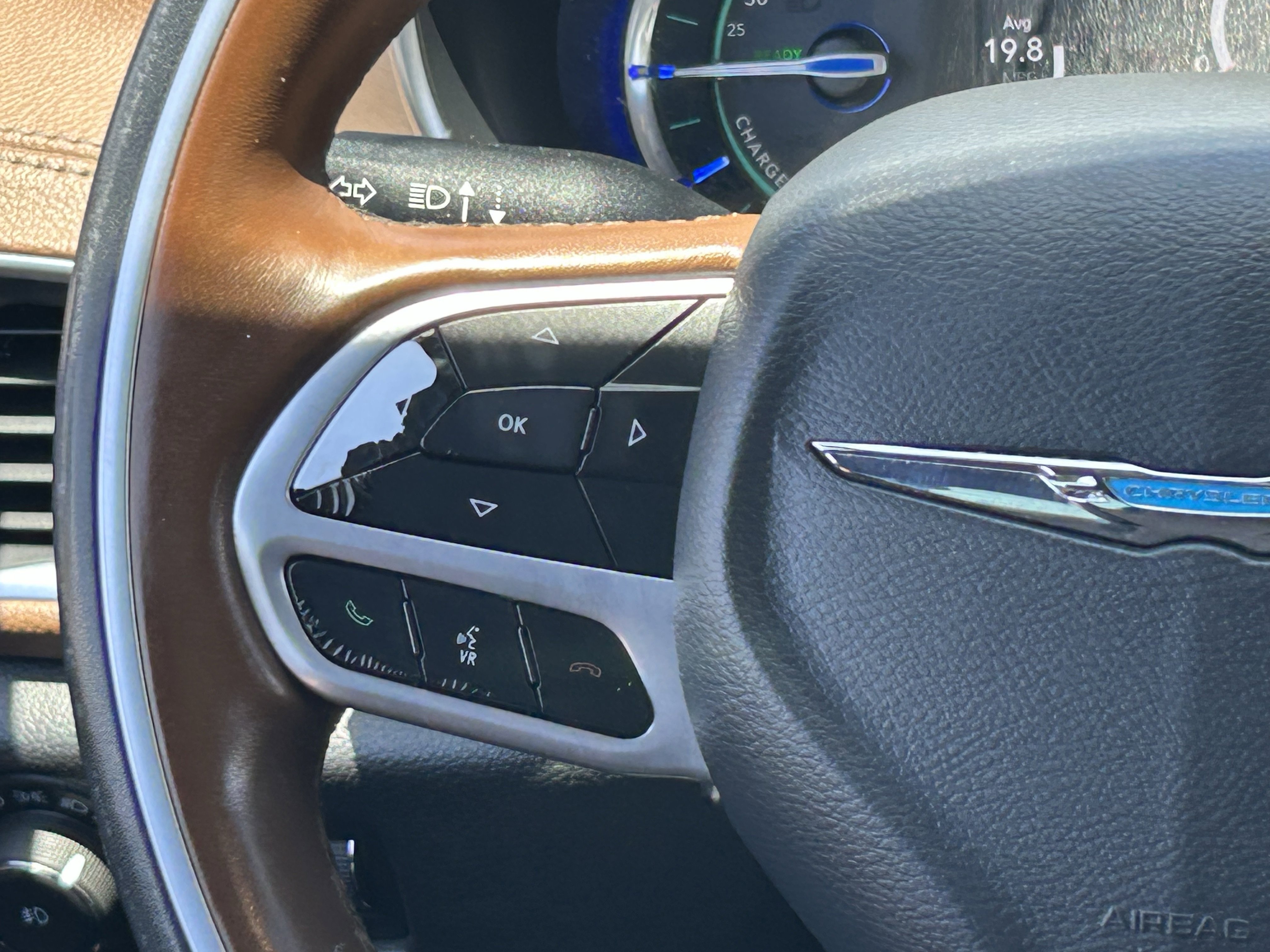 Used 2021 Ocean Blue Metallic Chrysler Hybrid Limited image 24