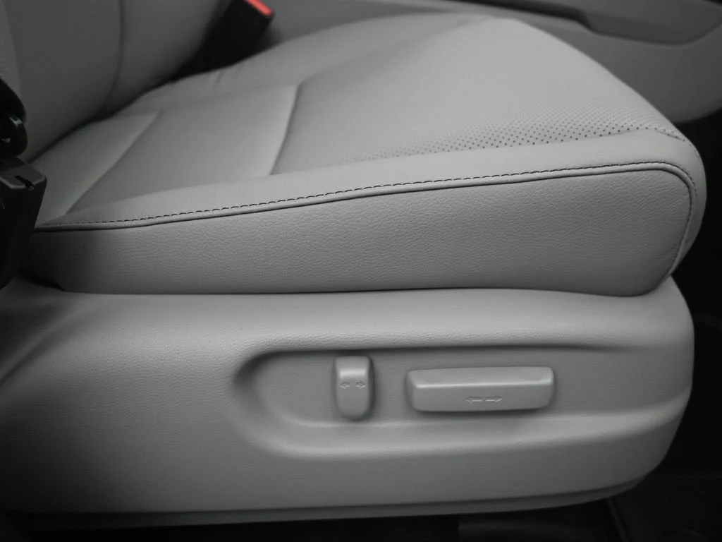 Certified Used 2026 Platinum White Pearl Honda RTL image 11