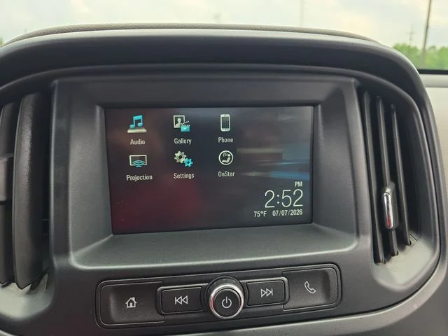 Used 2017 White GMC Base image 22