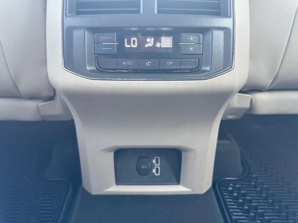 Used 2019  Volkswagen 3.6L V6 SE image 30