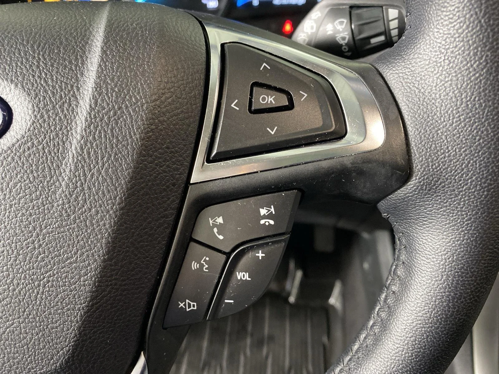 Used 2024 Agate Black Ford SEL image 16