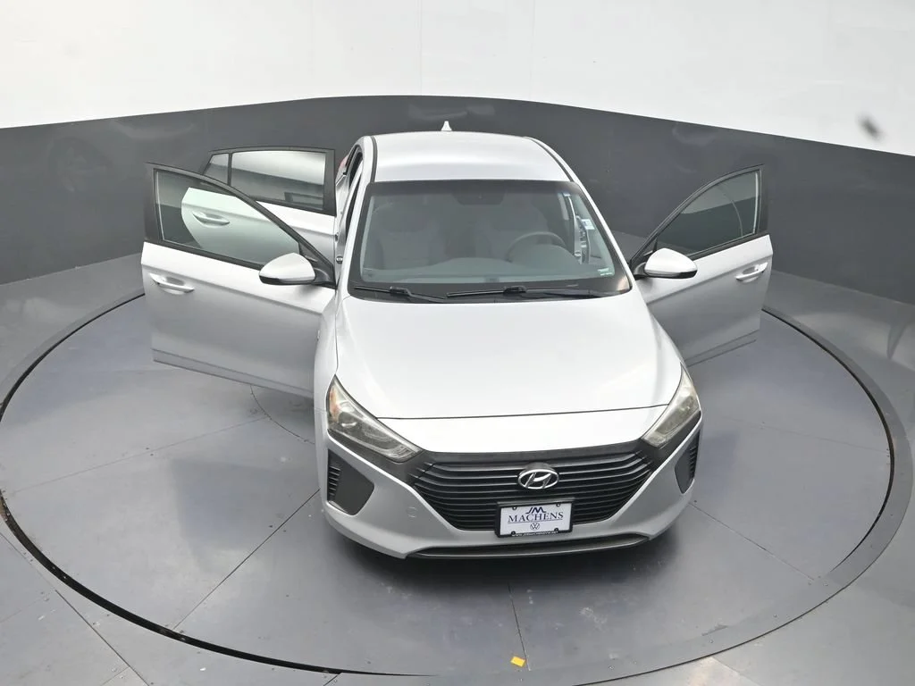 Used 2018 Silver Hyundai Blue image 32