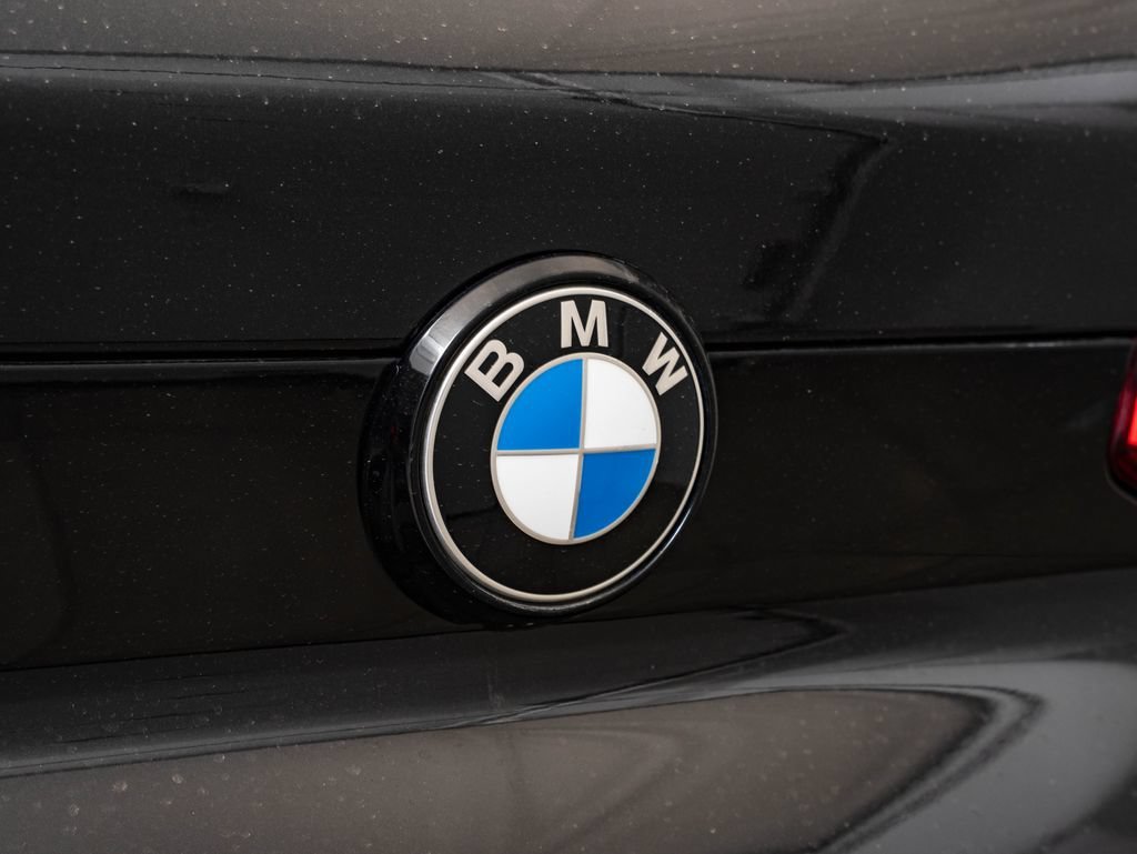 Used 2021 Black Sapphire Metallic BMW M50i image 17