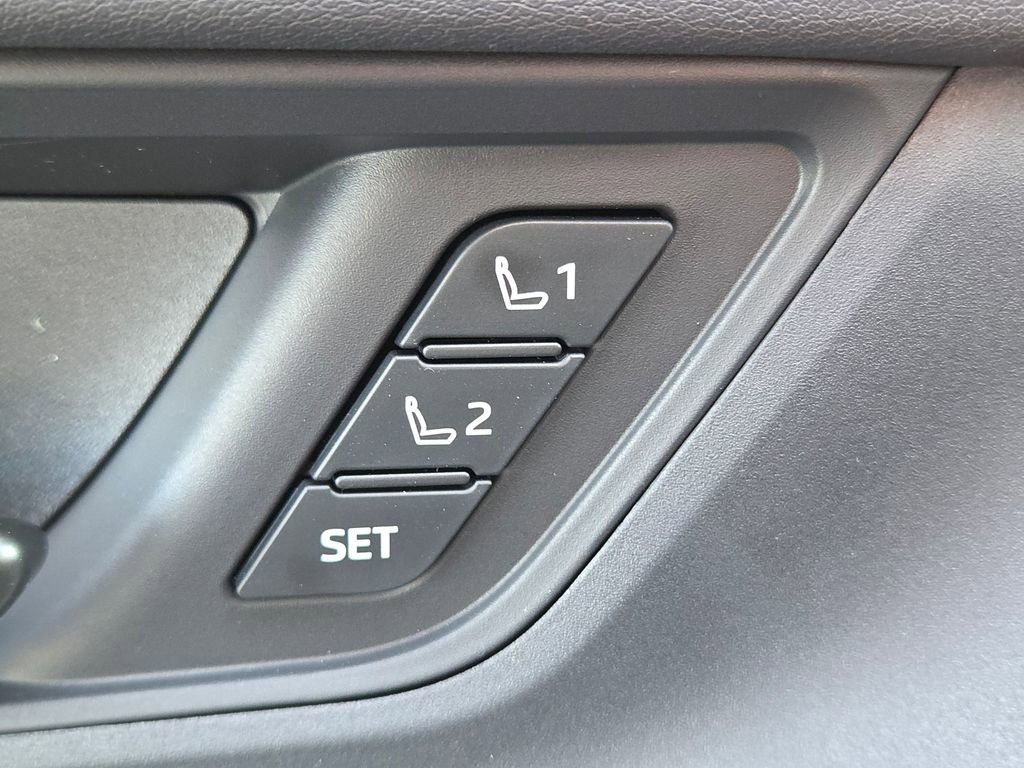 2026 Toyota C-HR XSE - Photo 31