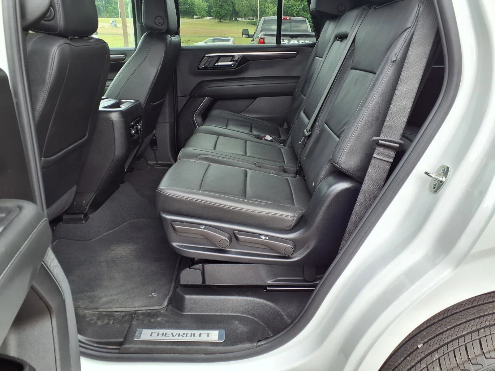 Used 2025 Summit White Chevrolet LT image 17