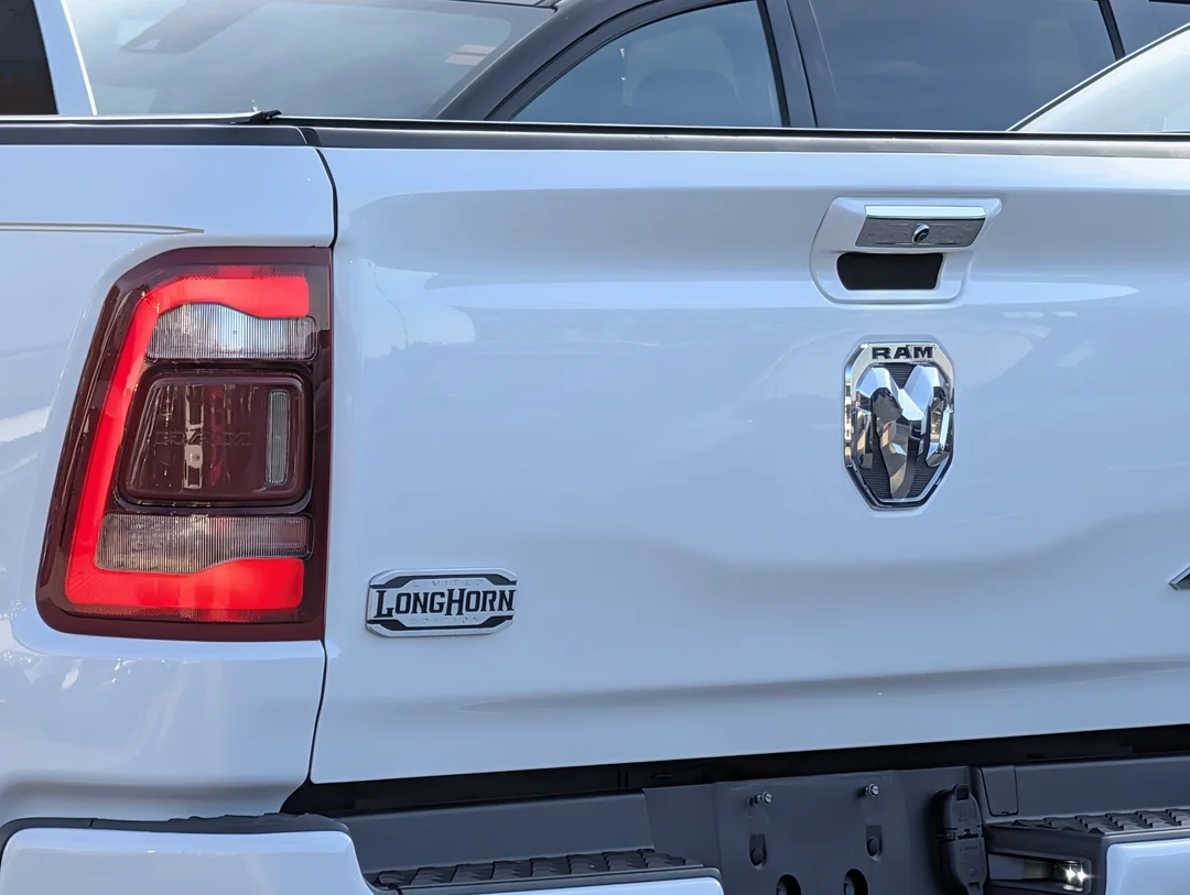 Used 2022 White RAM Limited Longhorn - - 4x4 - 5.7L HEMI V8 eTorque - Premium Leather - Backup Camera & More! - image 11