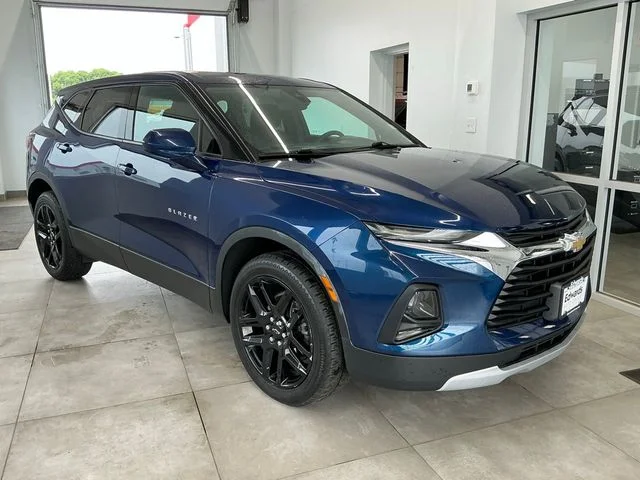 Used 2022 Blue Chevrolet LT image 2