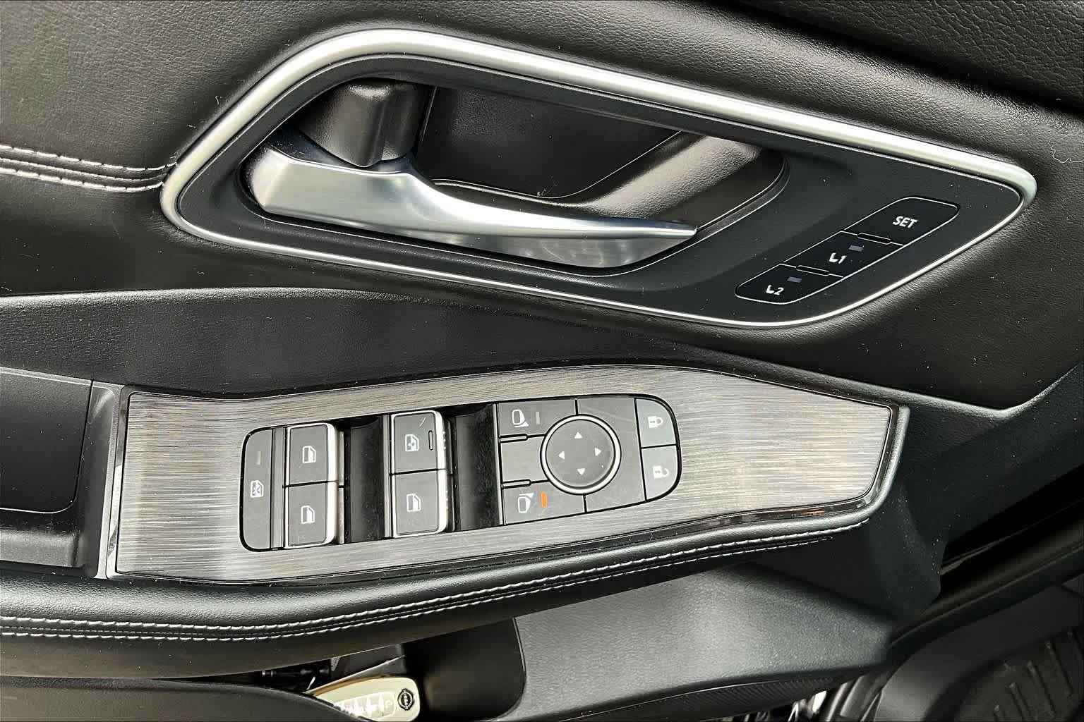 Used 2025 Super Black Nissan Platinum image 54