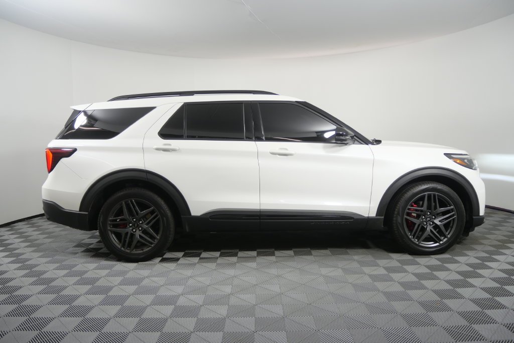Used 2025 White Metallic Ford ST image 3