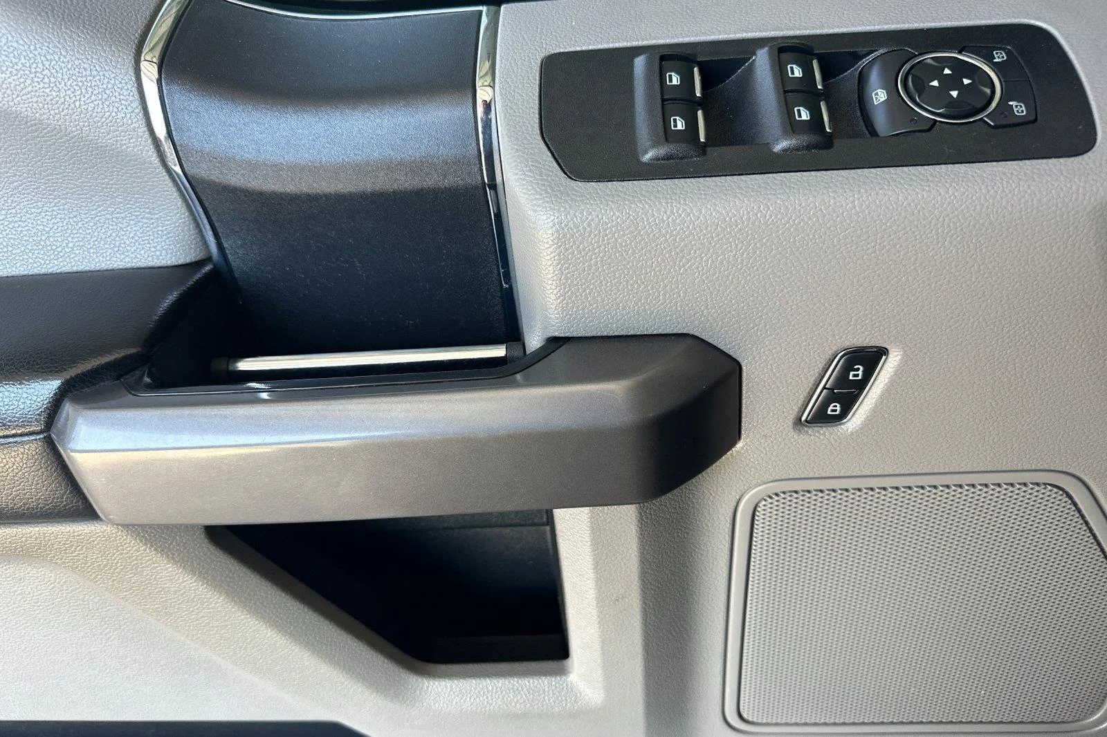 Used 2020 Oxford White Ford XLT image 11