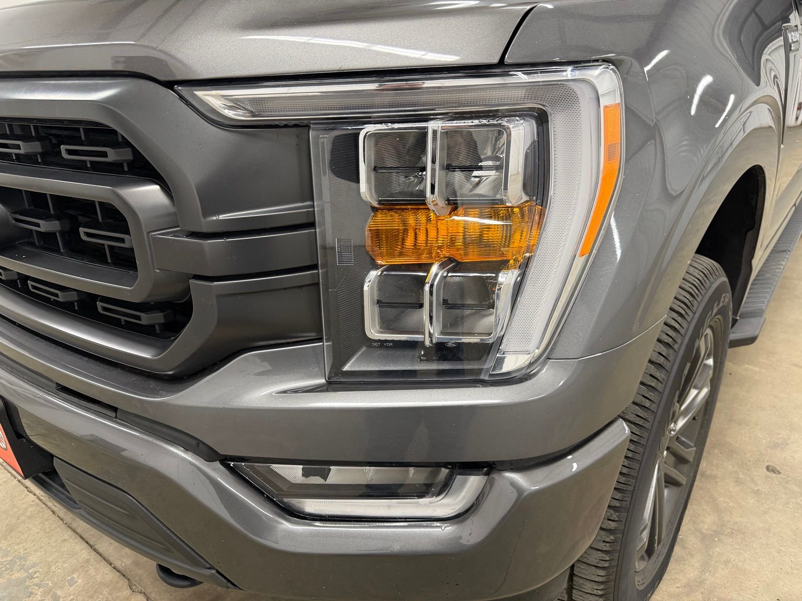 Used 2022 Gray Ford XLT image 3