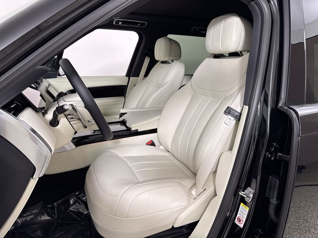 New 2026 Santorini Black Land Rover SE LWB image 11
