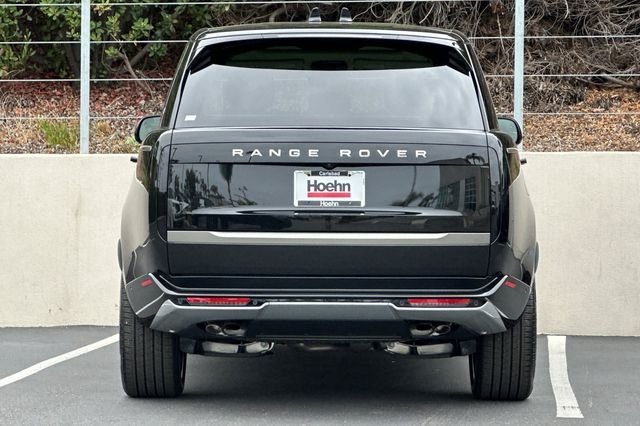 New 2026 Santorini Black LAND ROVER SE LWB 7-Seats / V8 image 4