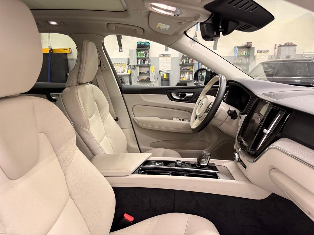 Used 2023 Gray Volvo  image 29