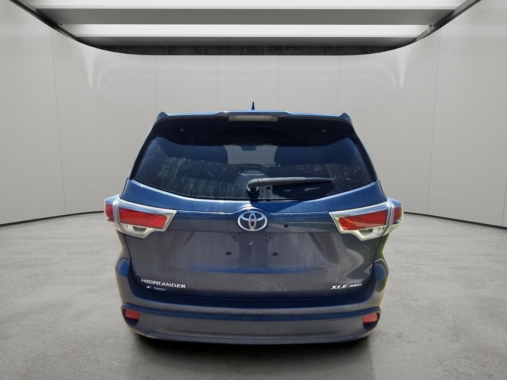 Used 2014 Shoreline Blue Pearl Toyota XLE image 4