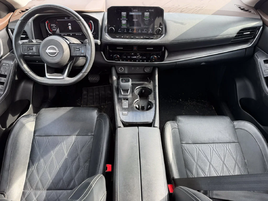 Used 2022 Boulder Gray Nissan Platinum image 11