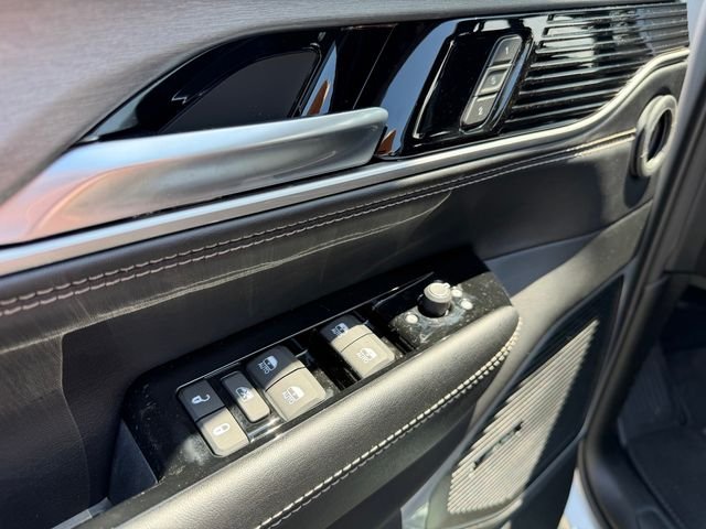 New 2026 Silver-Zynith Exterior Paint Jeep Limited Altitude image 21