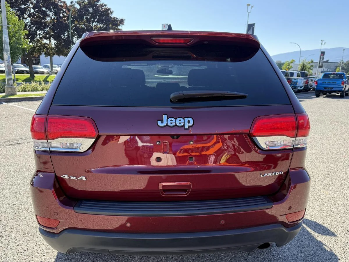 Used 2018 Red Jeep Laredo 4wd image 4