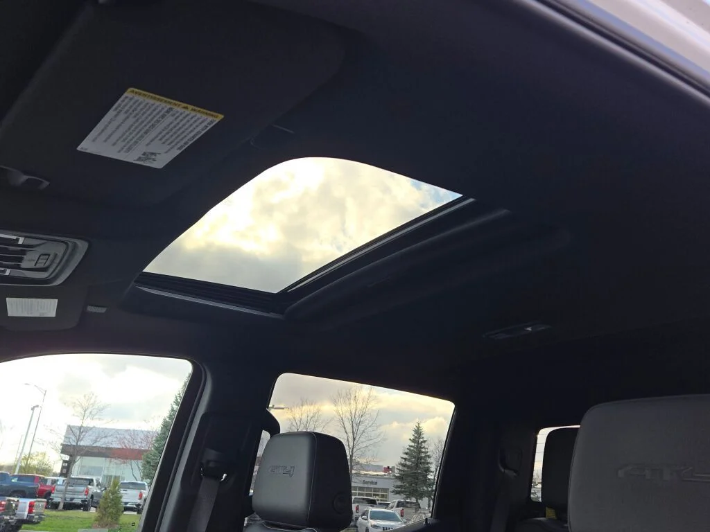 Used 2022 White GMC AT4 image 27