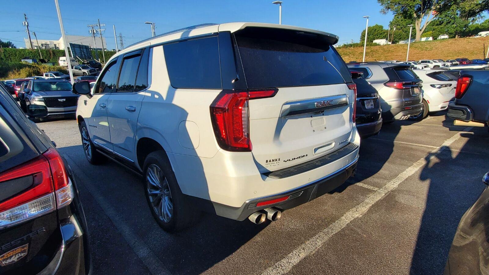 Used 2021 WHITE FROST TRICOAT GMC Denali image 9