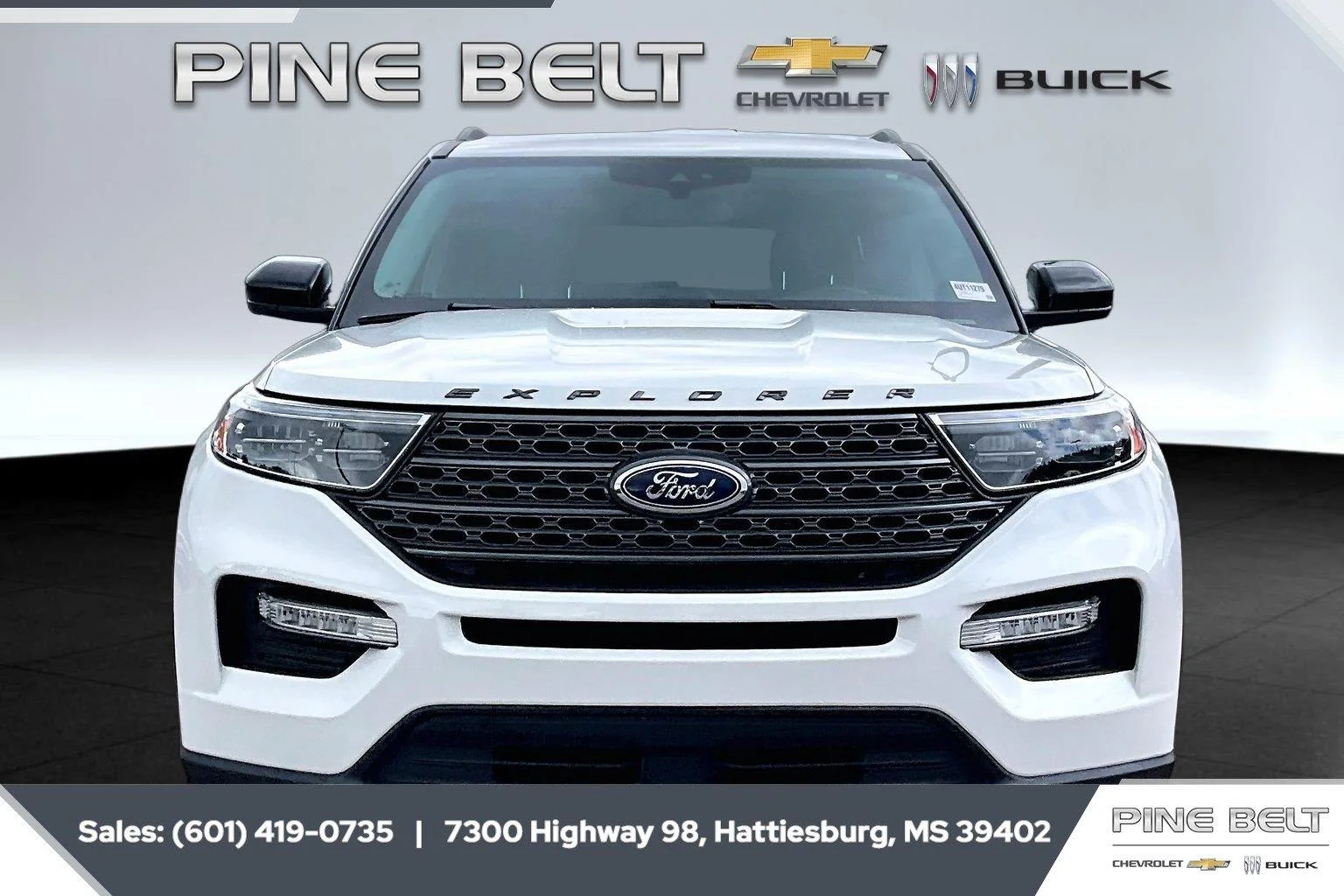 Used 2023 Star White Metallic Tri-Coat Ford XLT image 3