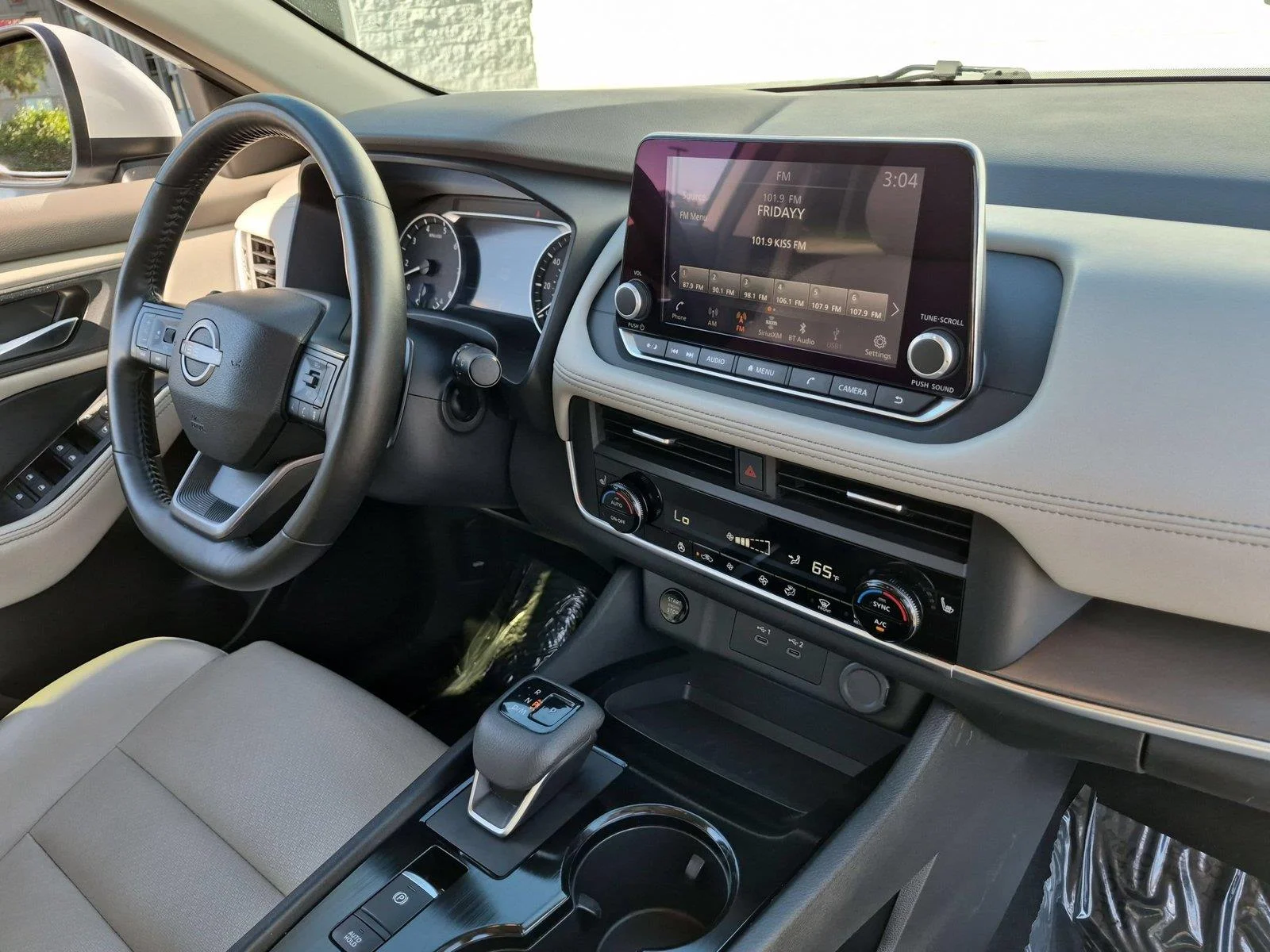 Used 2025 Everest White Pearl Nissan SV image 36