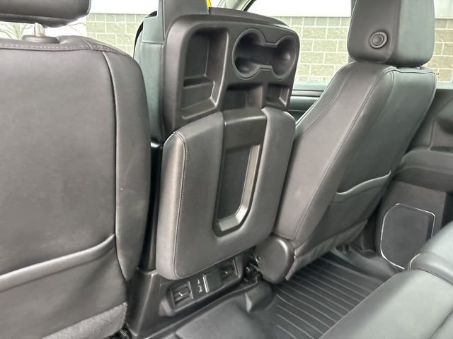 Used 2024 White GMC SLT image 33
