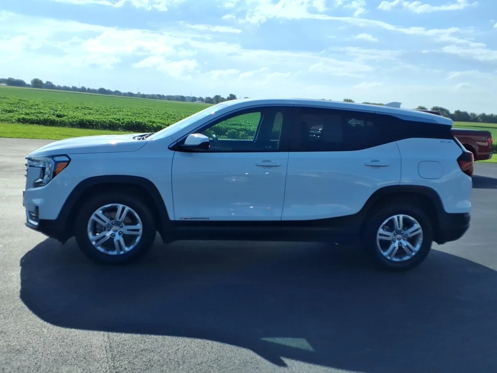 Used 2024 Summit White GMC SLE image 14