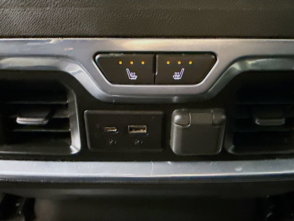 Used 2022 Silver Ice Metallic Chevrolet High Country image 26