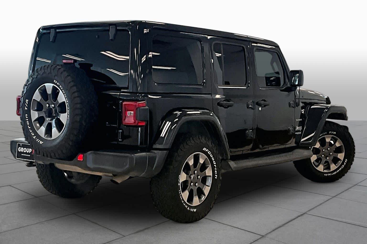 Used 2018 Black Clear Coat Jeep Sahara image 11