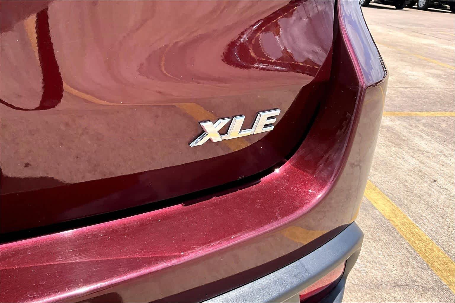 Used 2017 Ooh La La Rouge Mica Toyota XLE image 10