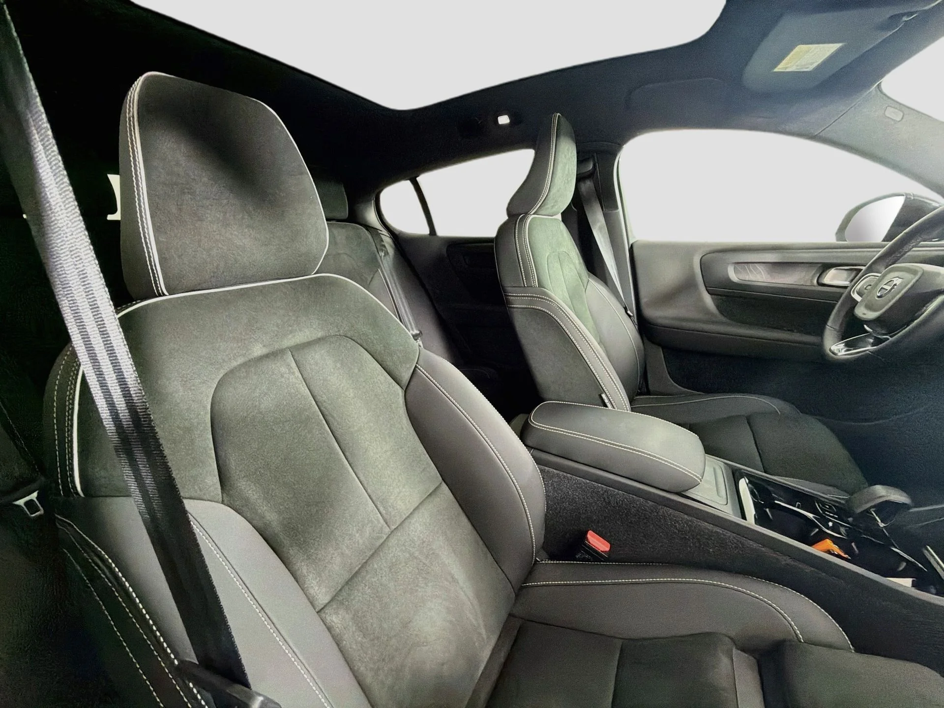 Certified Used 2023 Silver Dawn Volvo Ultimate image 29