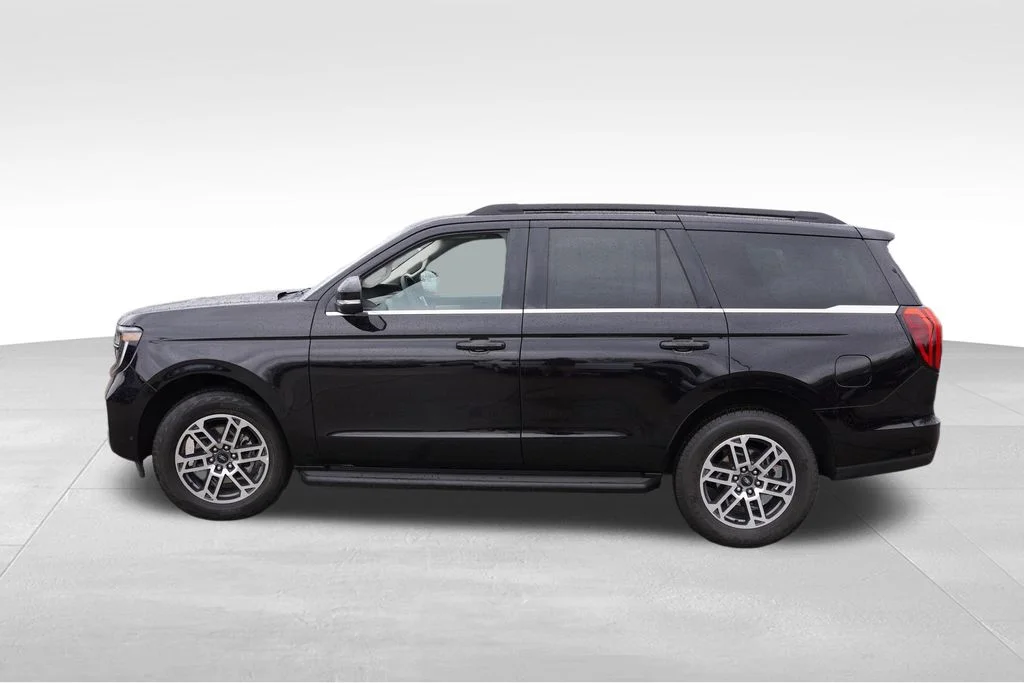 Used 2025 Agate Black Metallic Ford Active image 9