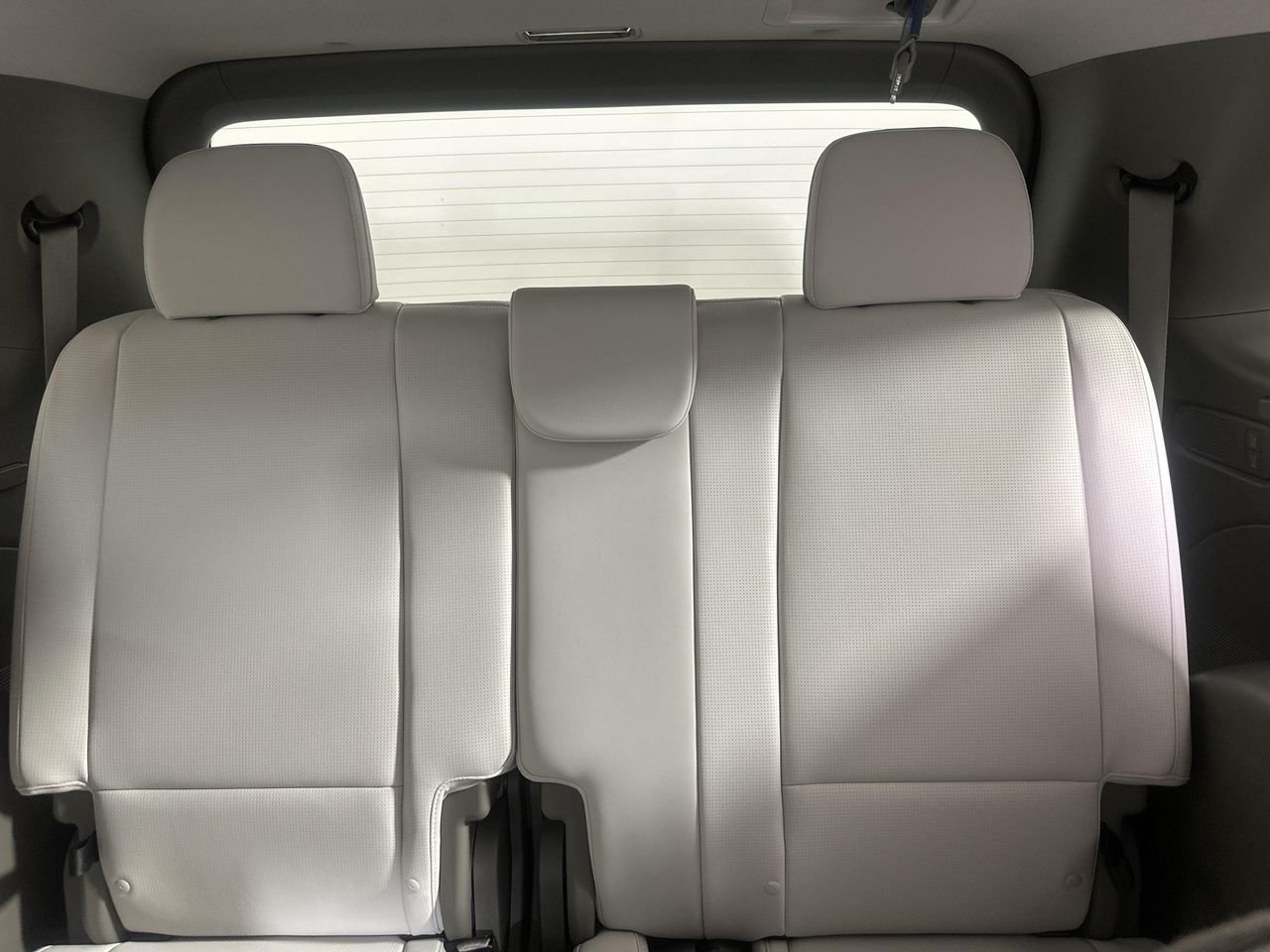 New 2027 Shimmering Silver Hyundai SEL Premium 7P image 23