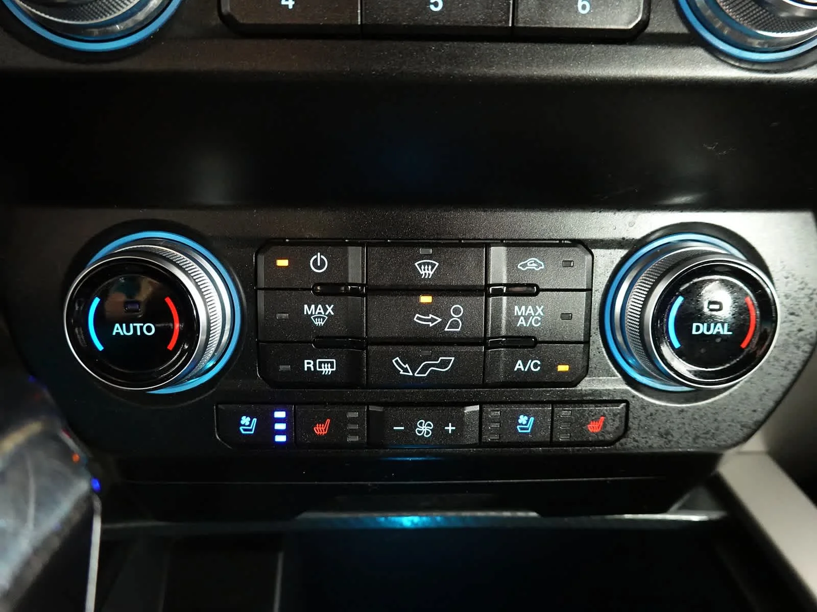 Used 2019 Oxford White Ford LARIAT image 24