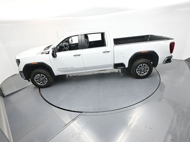 Used 2025 White GMC SLT image 41