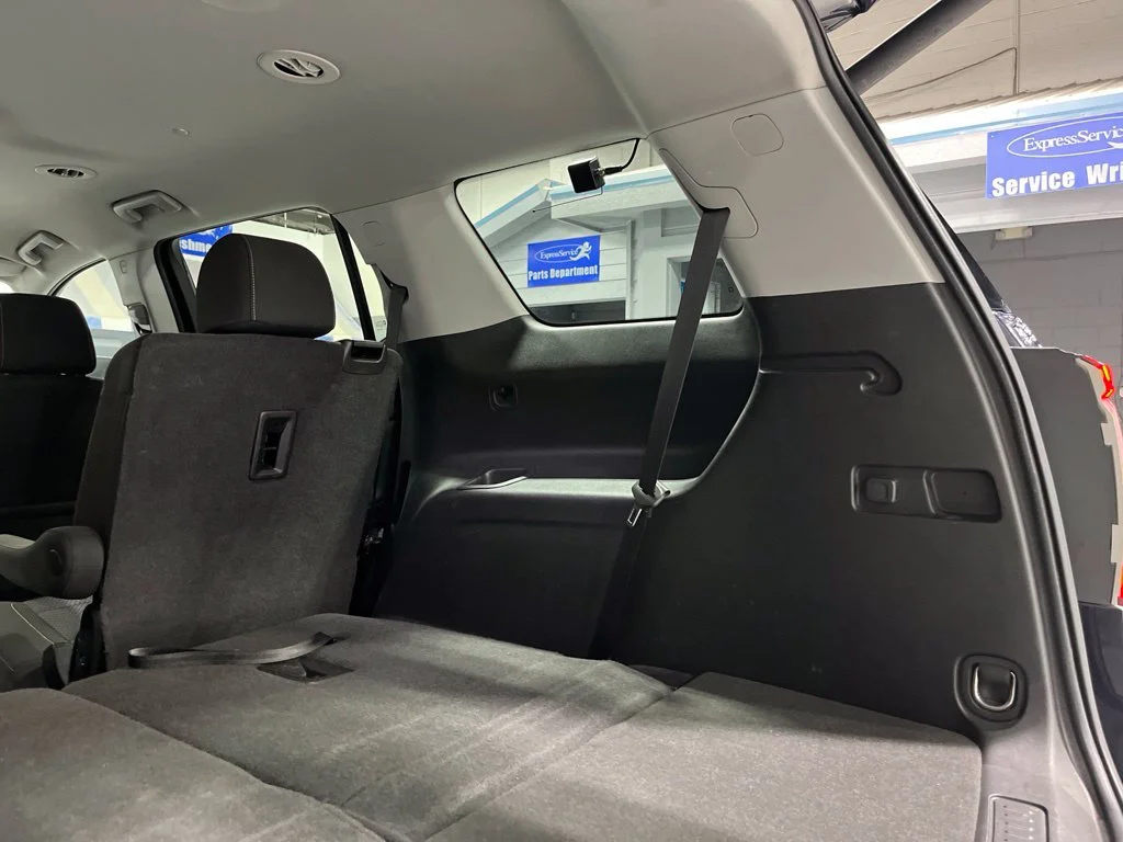 Used 2021 Midnight Blue Metallic GMC SLE image 36