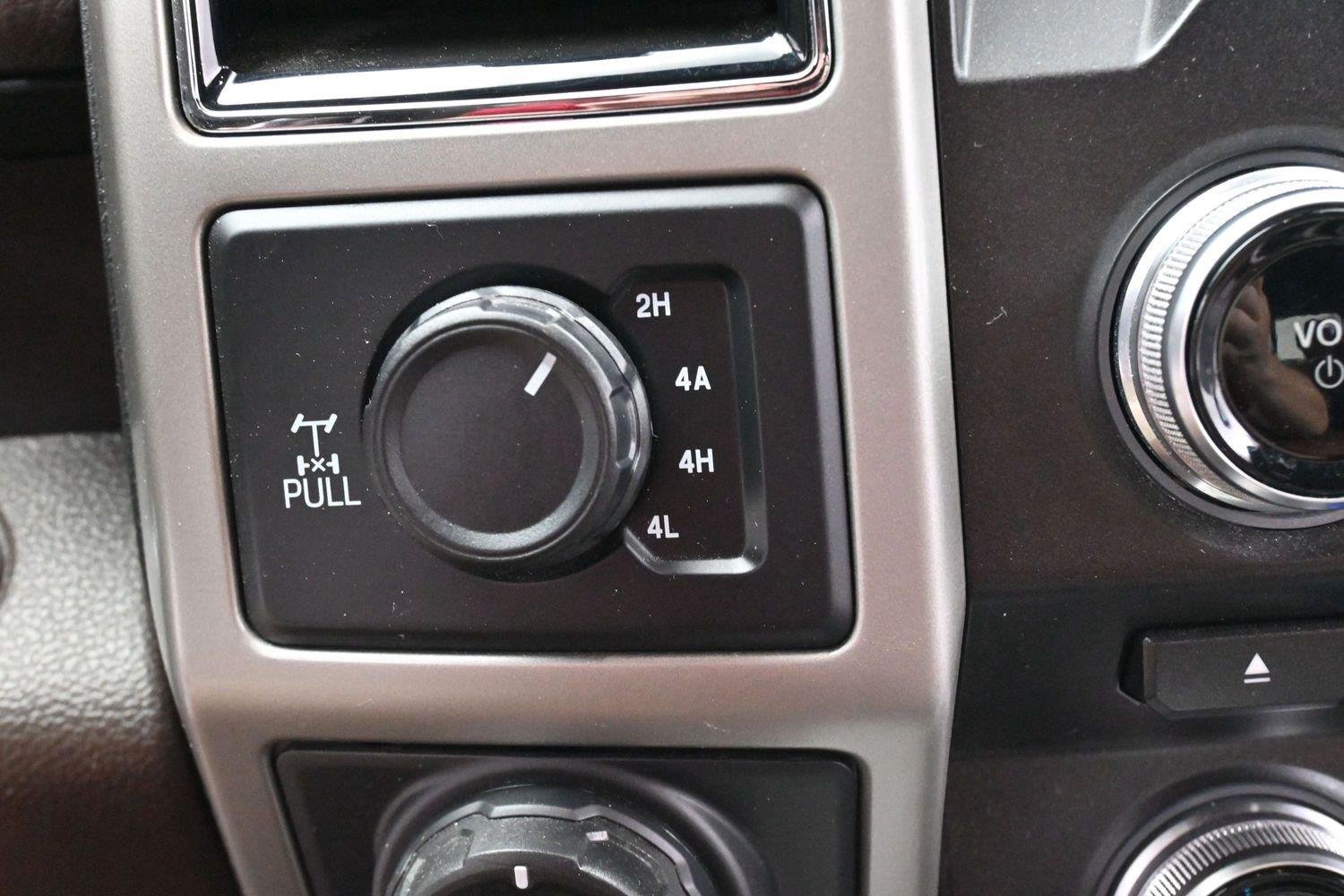 Used 2018 White Platinum Metallic Tricoat Ford XL image 25