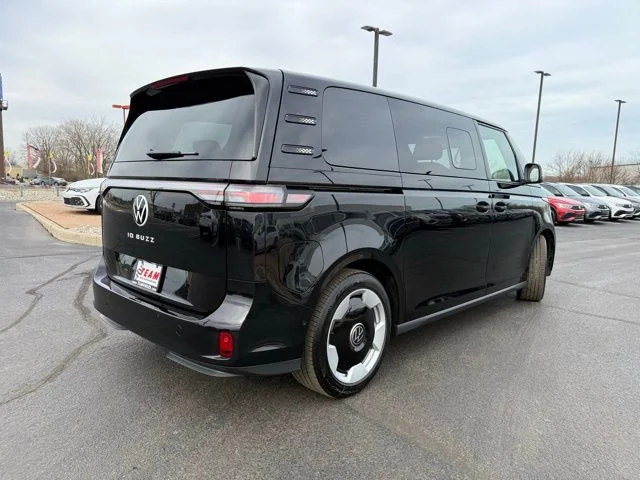 New 2025 Black Volkswagen PRO S RWD 1-Auto image 8