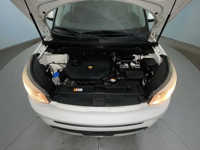 Used 2018 White Kia Plus image 24