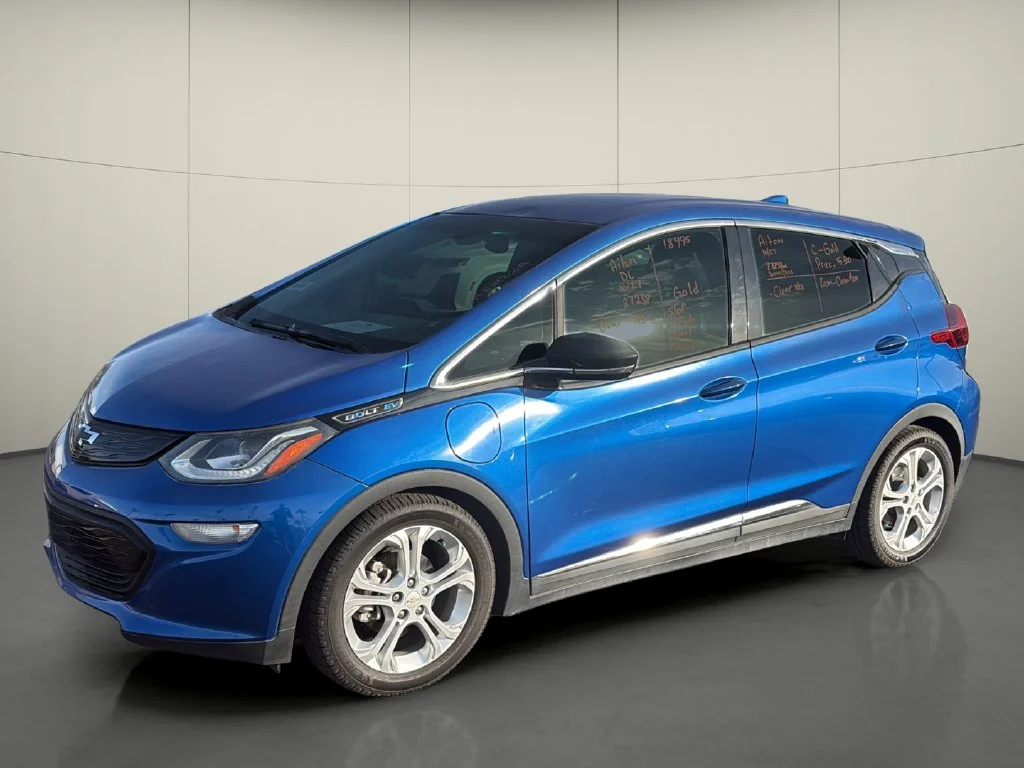 Used 2020 Blue Chevrolet LT image 3