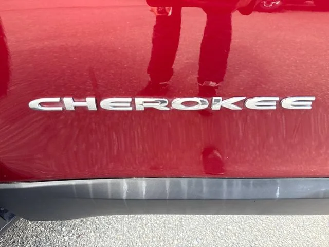 Used 2019 Velvet Red Pearlcoat Jeep Latitude Plus image 30