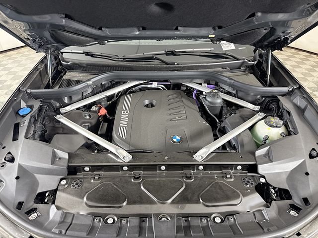 New 2026 Gray Metallic BMW xDrive40i image 33