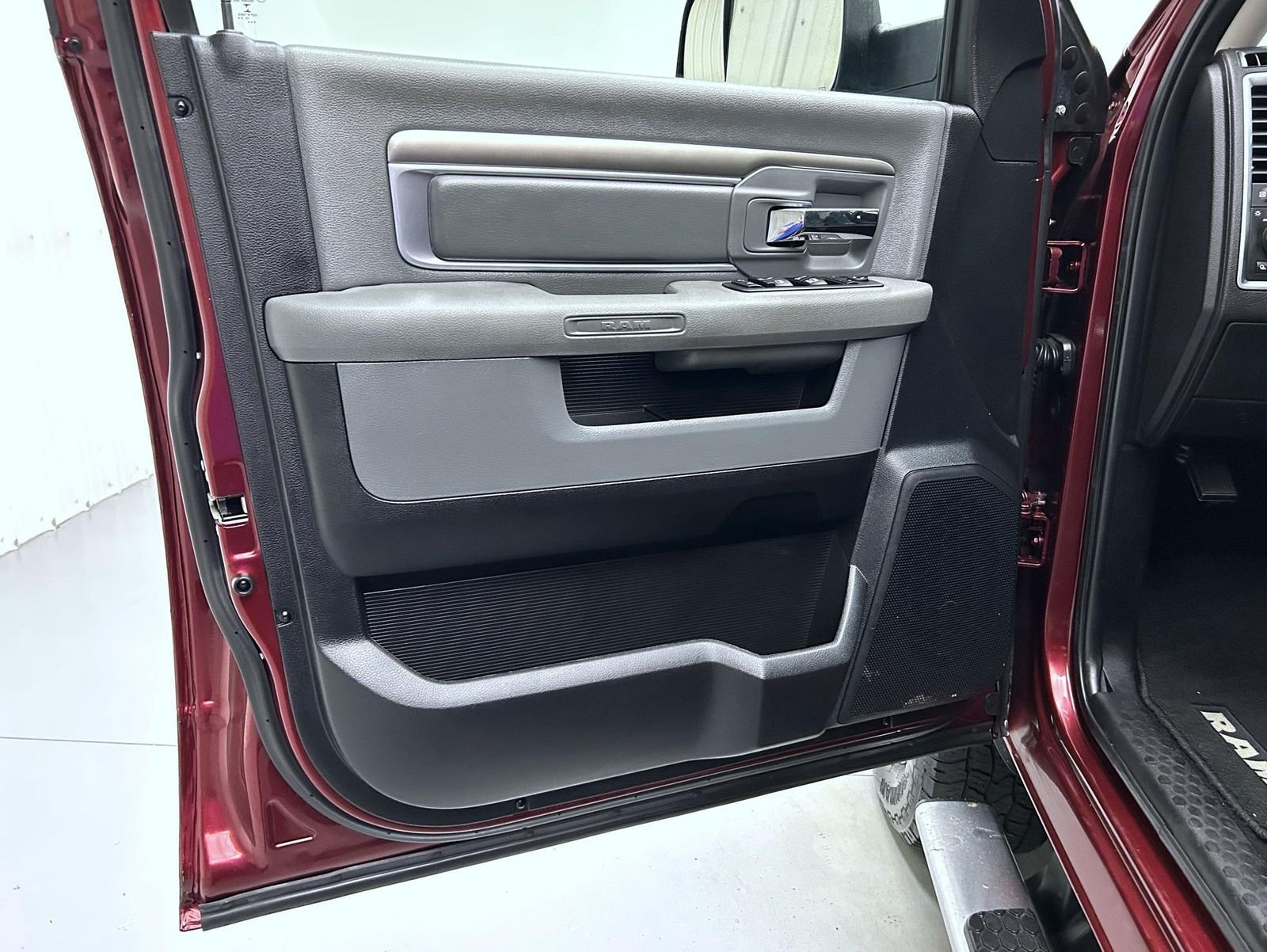 Used 2016 Red Ram SLT image 9