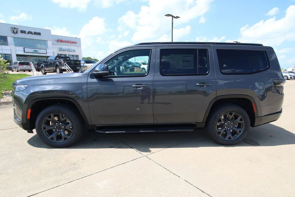 New 2026 Baltic-Gray Metallic Clear-Coat Exterior Paint Jeep Limited Altitude image 19